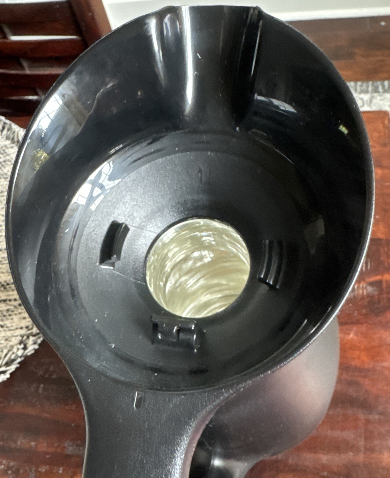 Tupperware ThermoTup black thermal pitcher carafe 1L 900mL hot or cold 12hrs New