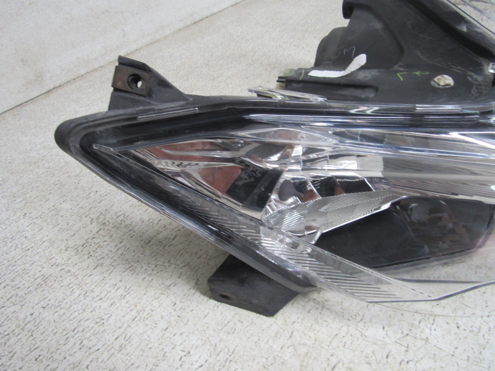 19 SKI DOO FREERIDE G4 850 E-TEC GEN 4 HEADLIGHT HEAD LIGHT LAMP STOCK #0124
