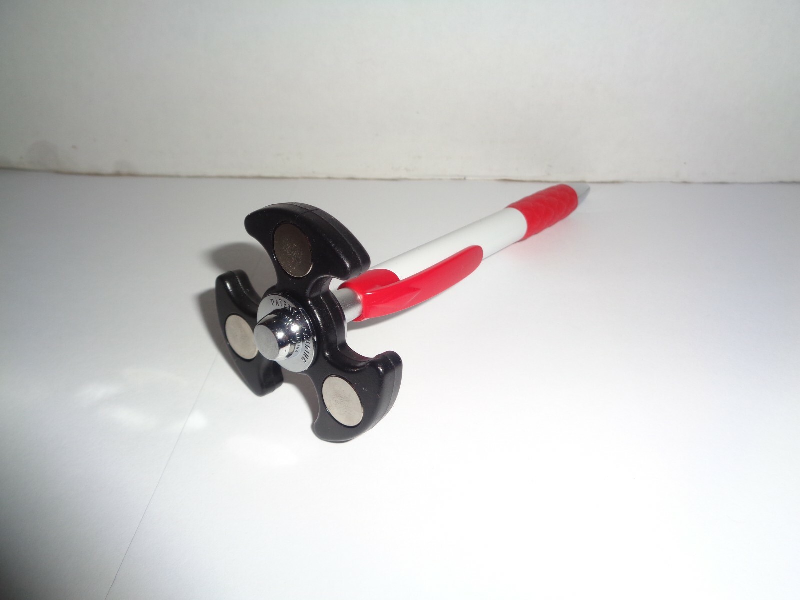 RED FIDGET SPINNER PEN RETRACTABLE WITH COMFORT GRIP BLACK INK