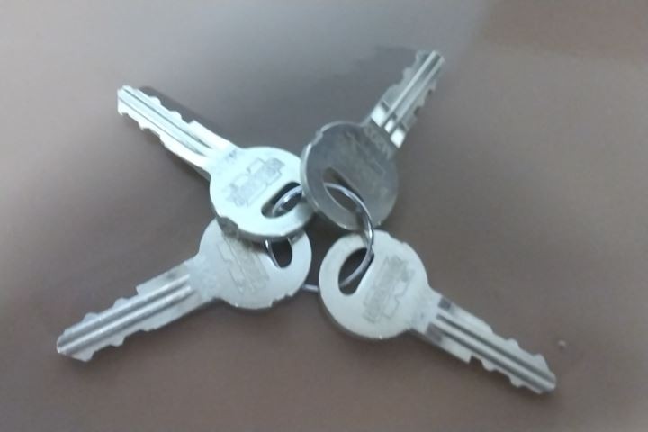 Knaack 1020 52 Cu Ft Total Storage Cap Tan Steel Jobsite Cabinet