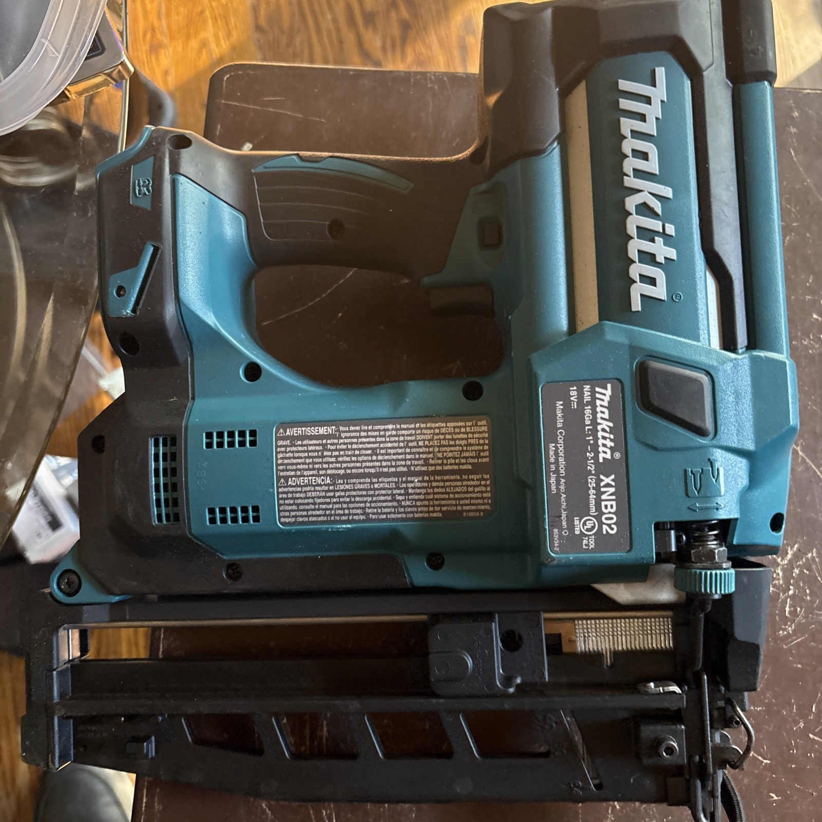 Makita XNB02Z 18V LXT 16-Gauge Cordless 2-1/2 in. Straight Finish Nailer
