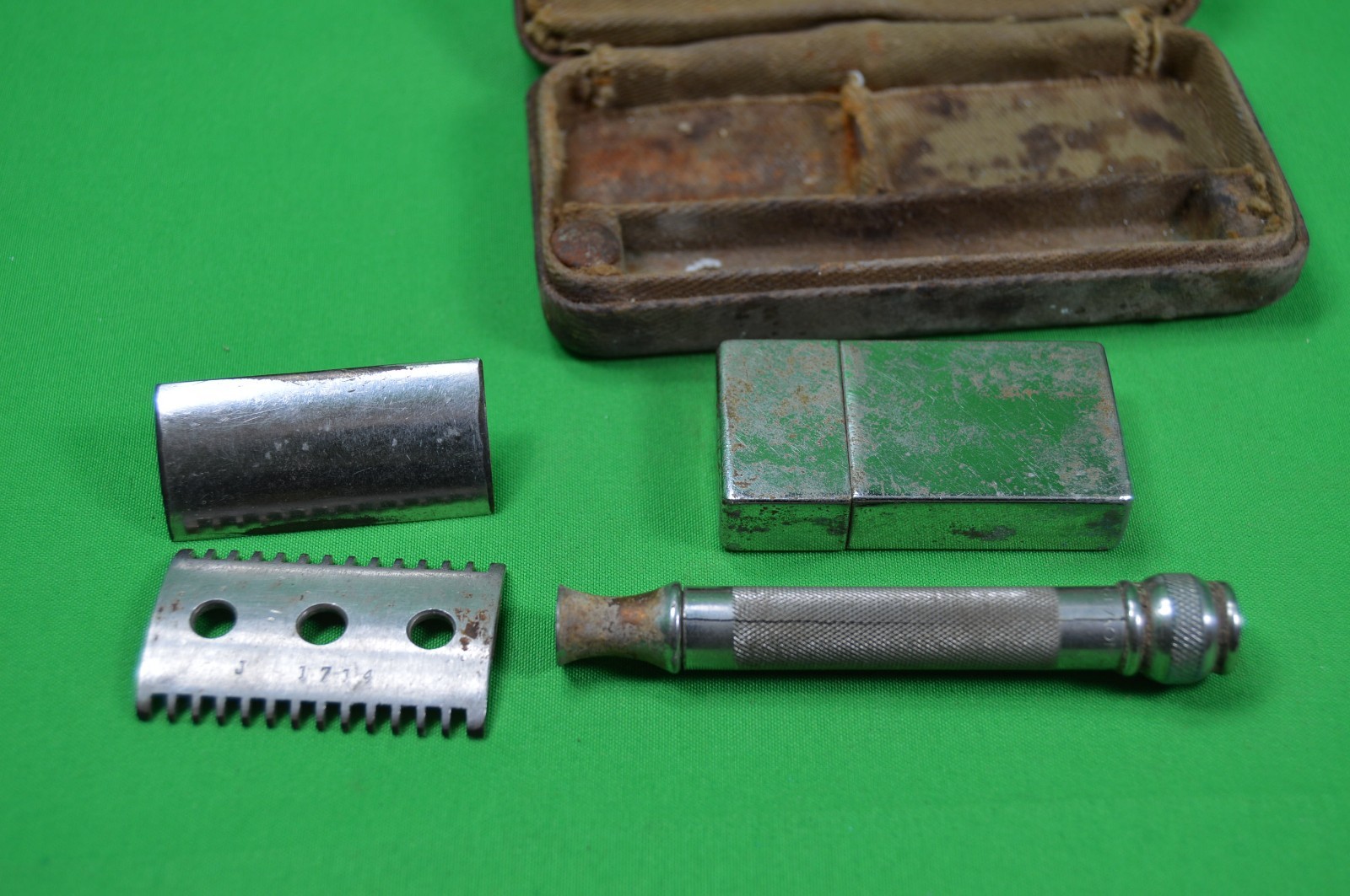 Vintage WWI US Army Issue Gillette Razor Khaki Set In Box W/ Metal Razor Holder