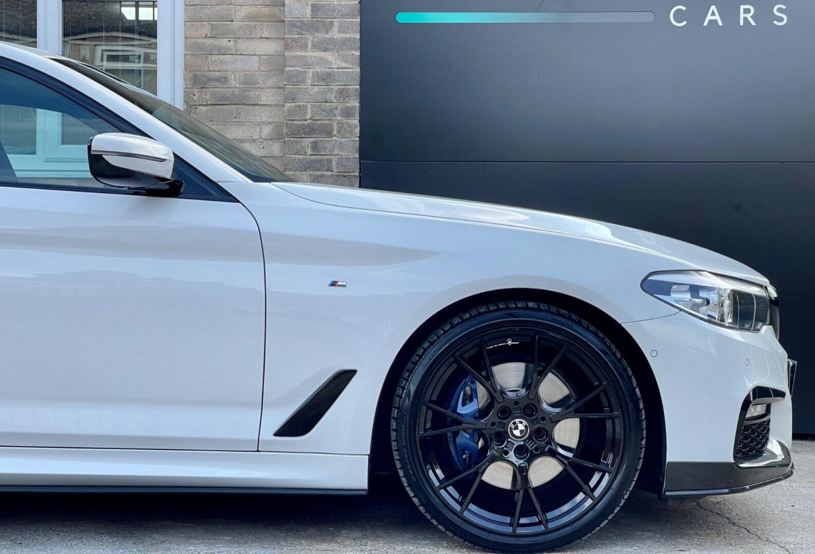 BMW G30 G31 5 SERIES GLOSS BLACK FRONT LIP DIFFUSER SPOILER M PERFORMANCE KIT