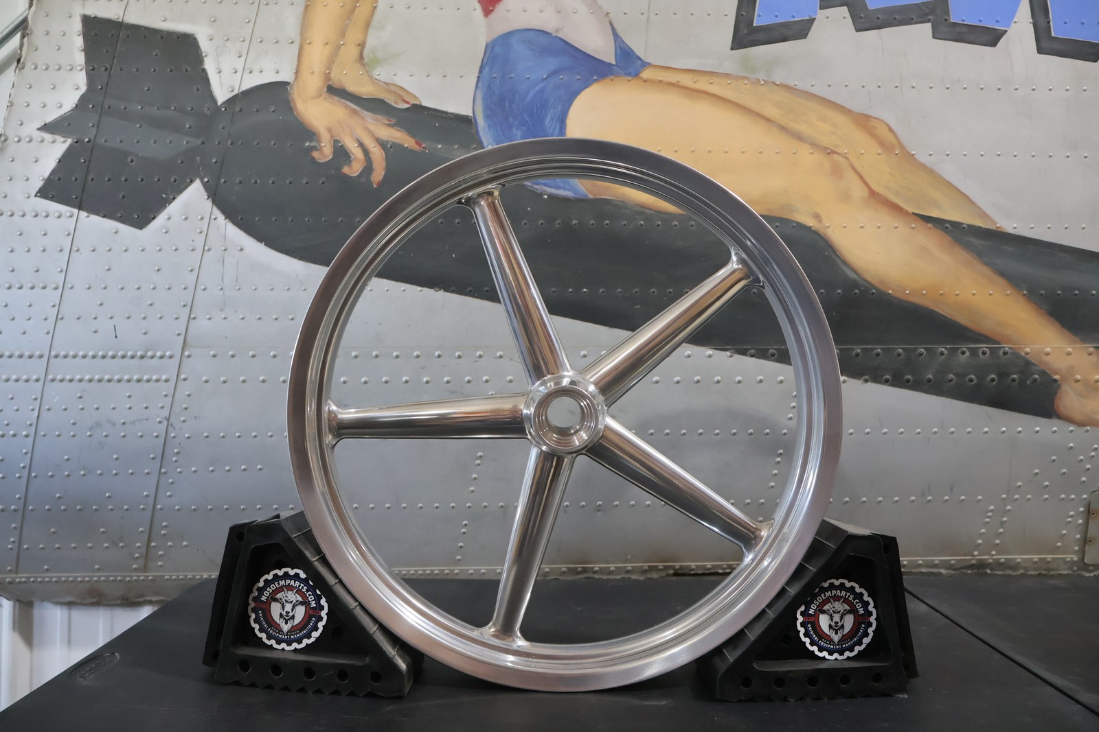 41877-08A NEW OEM 2008-2012 HARLEY-DAVIDSON FXCW/C SOFTAIL ROCKER FRONT WHEEL