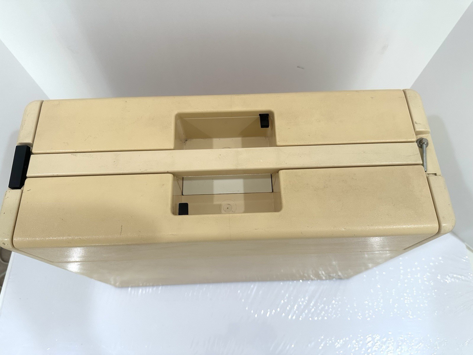 Pfaff Heavy Duty MetalSewing Machine 1222-E No Pedal or Cord -Parts Untested