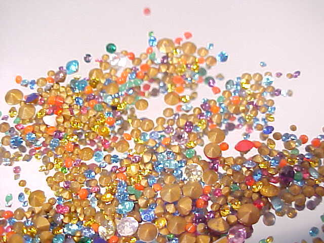 600 TEE TINY VINTAGE GLASS RHINESTONES LOT REPAIR JEWELRY LOOSE STONE ASSORTMENT