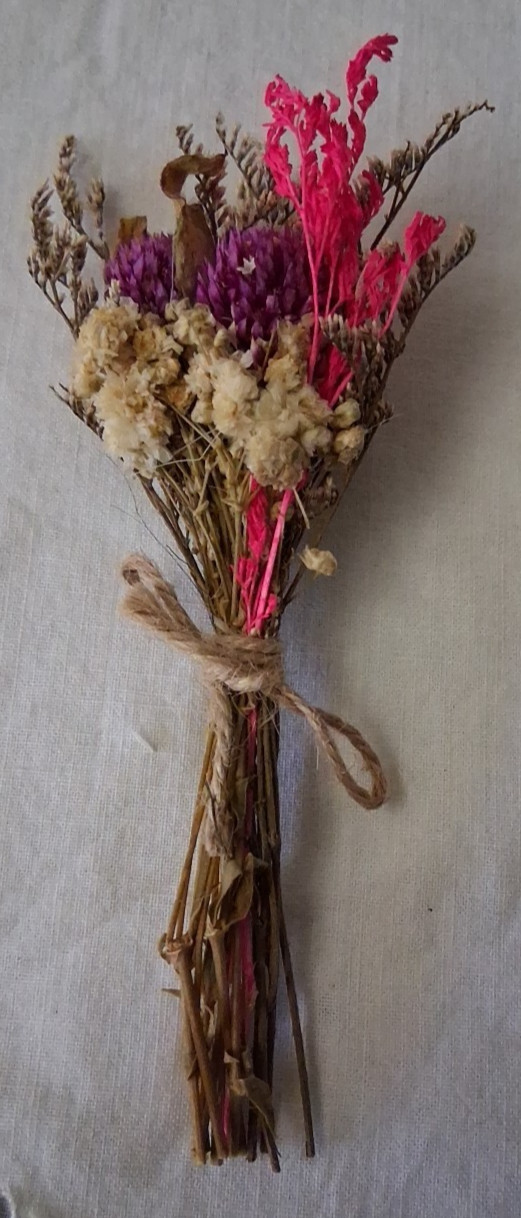 Lot of 11 Mini Dried Flower Bouquet, Wildflower Decor for Crafts or Photo Props
