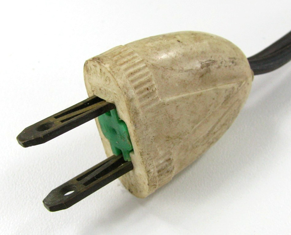 Vintage 1950s Crosley AM Tube Table Radio Model 11-106U ? For Parts or Repair