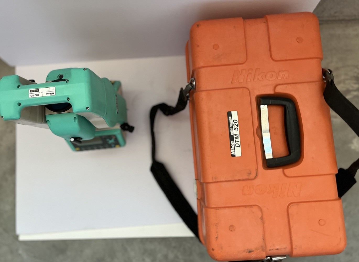 Nikon DTM-520 Total Station Surveying Instrument w/ Case