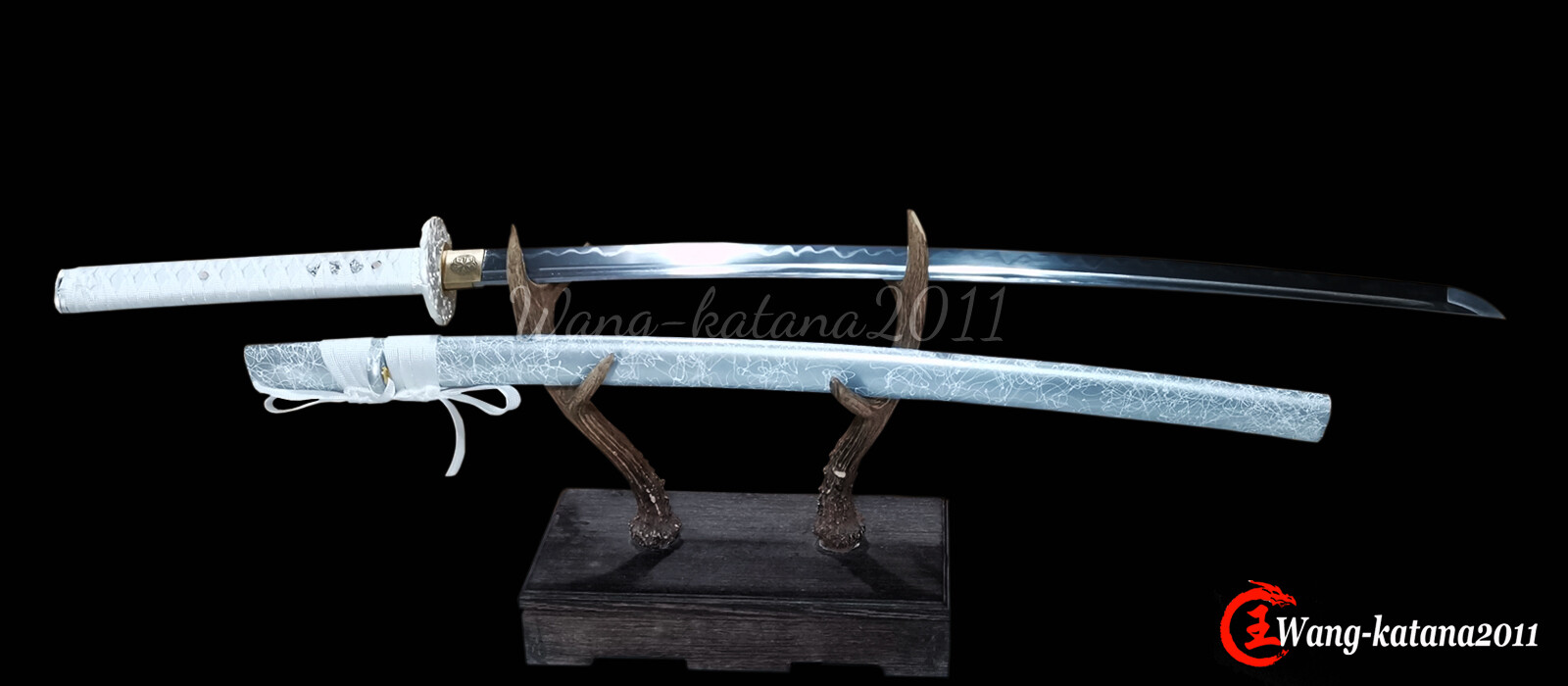 Elegant Silver Dragon Katana Clay Tempered T10 Japanese Samurai Functional Sword