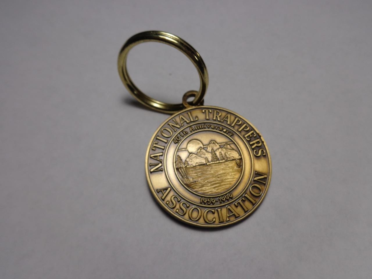 NATIONAL TRAPPERS ASSOCIATION 40th ANNIVERSARY 1959-1999 UNUSED KEY FOB w/ RING