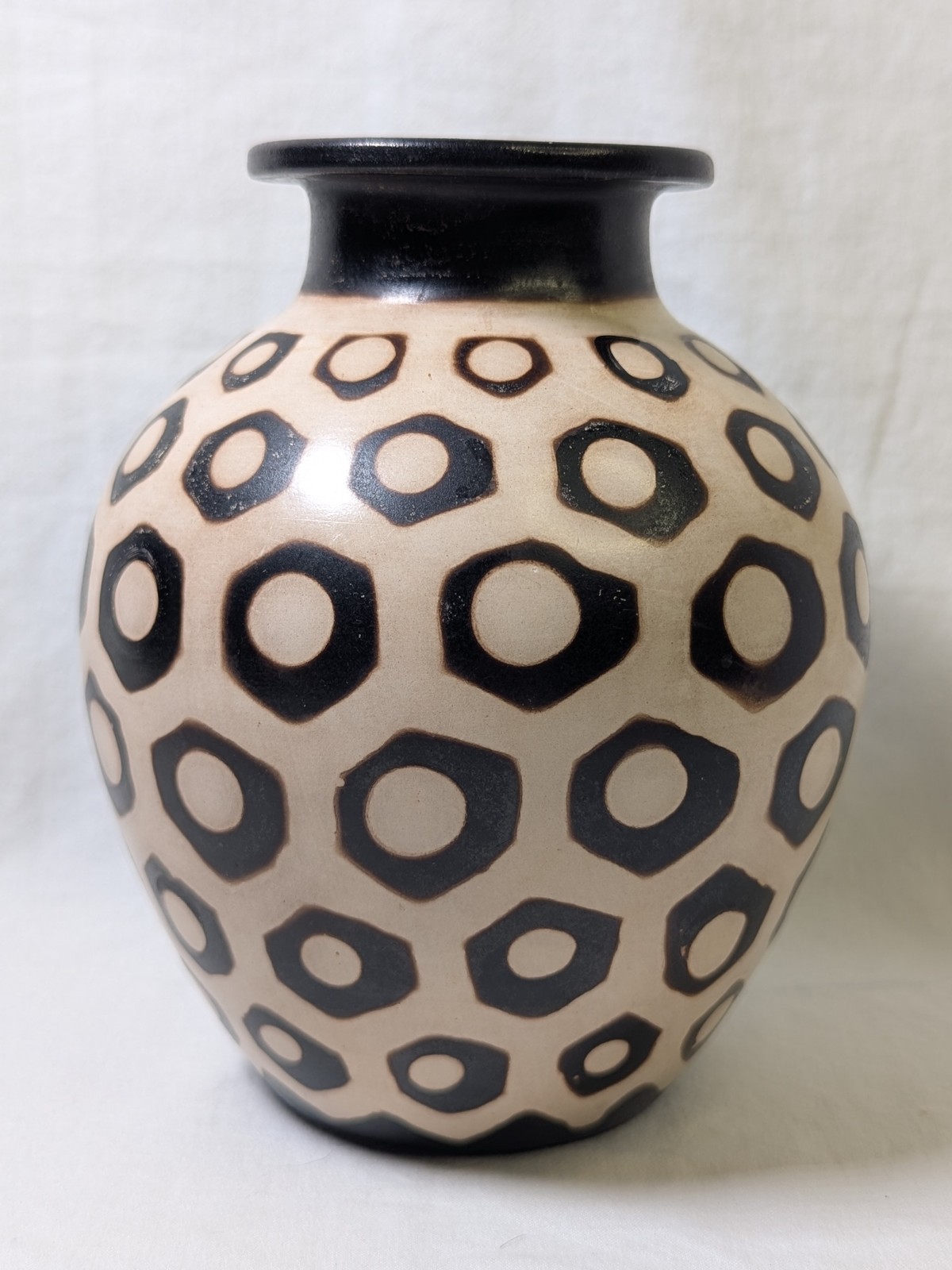 Segundo Carmen Chulucanas Peru Art Pottery Vase Signed Geometric Black Cream 6"