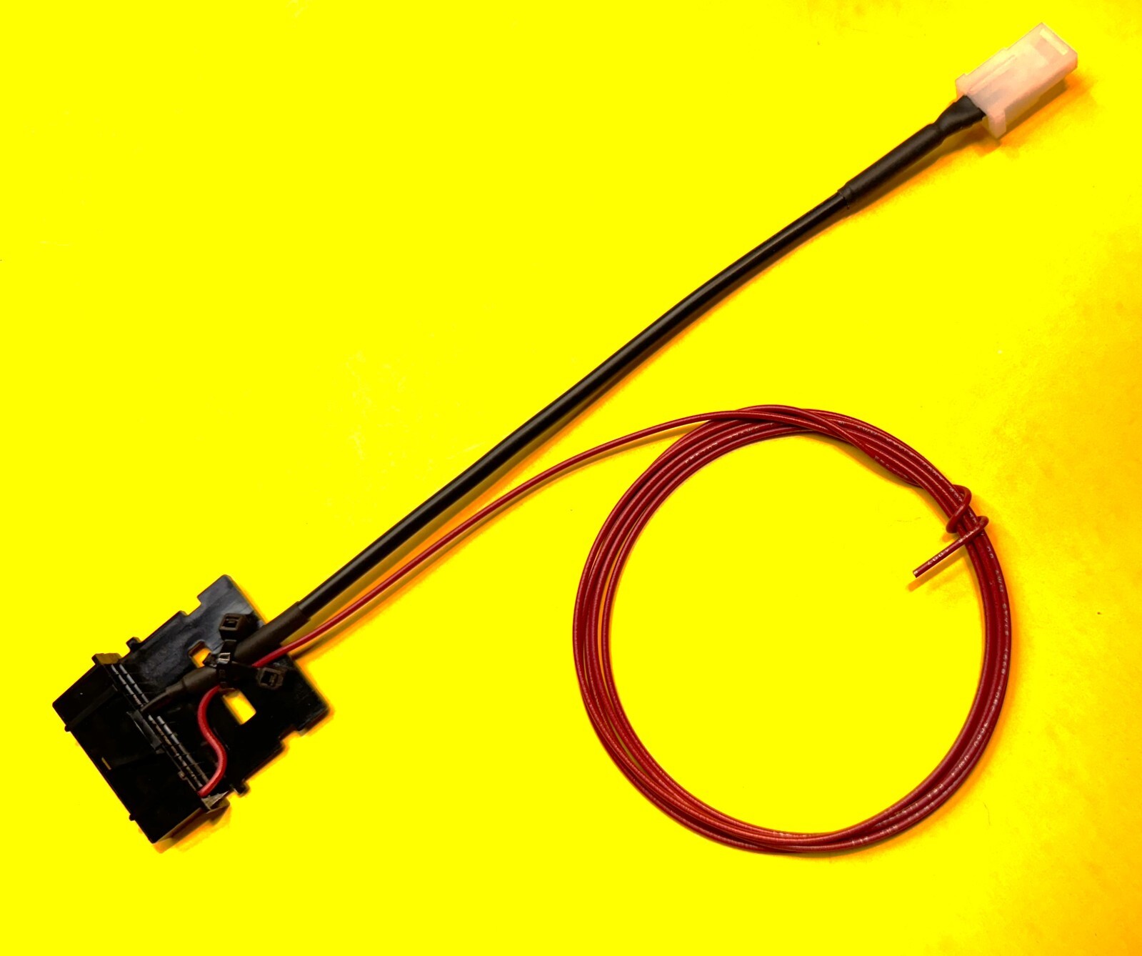 Cable 421SR Speaker Ignition Sense Plug Motorola MOTOTRBO XPR Series