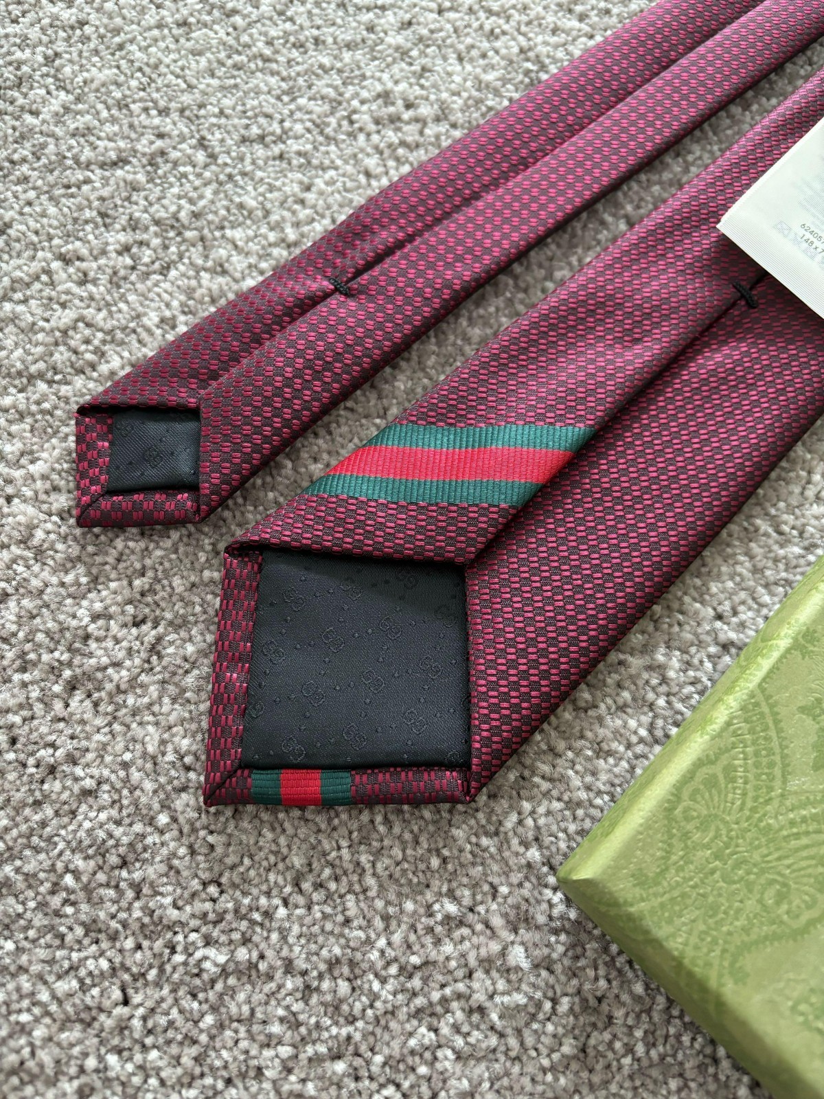 GUCCI MEN'S TIE WITH BEE WEB RED COLOR SLIM NWT