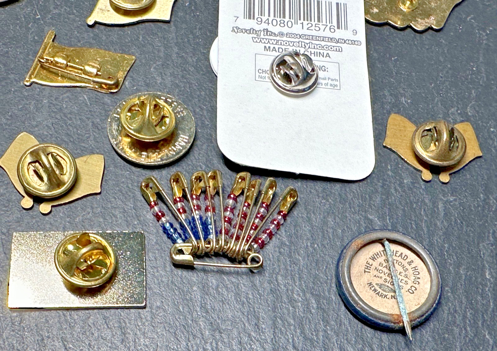 LOT OF 35+ VINTAGE USA PATRIOTIC PINS : FLAGS, VETERANS, '76, MORE I127