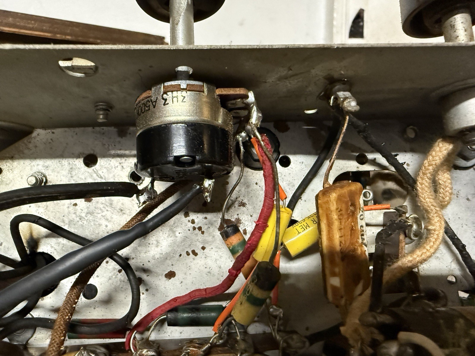 1939 PHILCO Radio model 39-7 push button tube wood tabletop