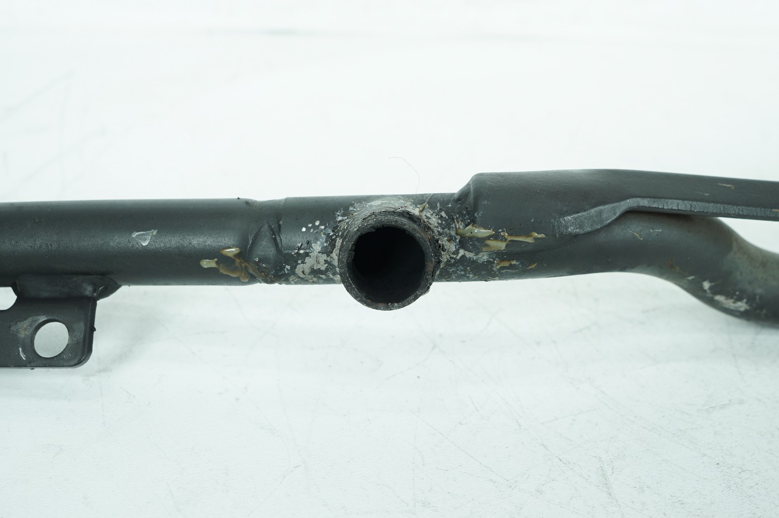 09 Harley Sportster XL1200C OEM Exhaust Muffler Interconnect Bracket Support Bar