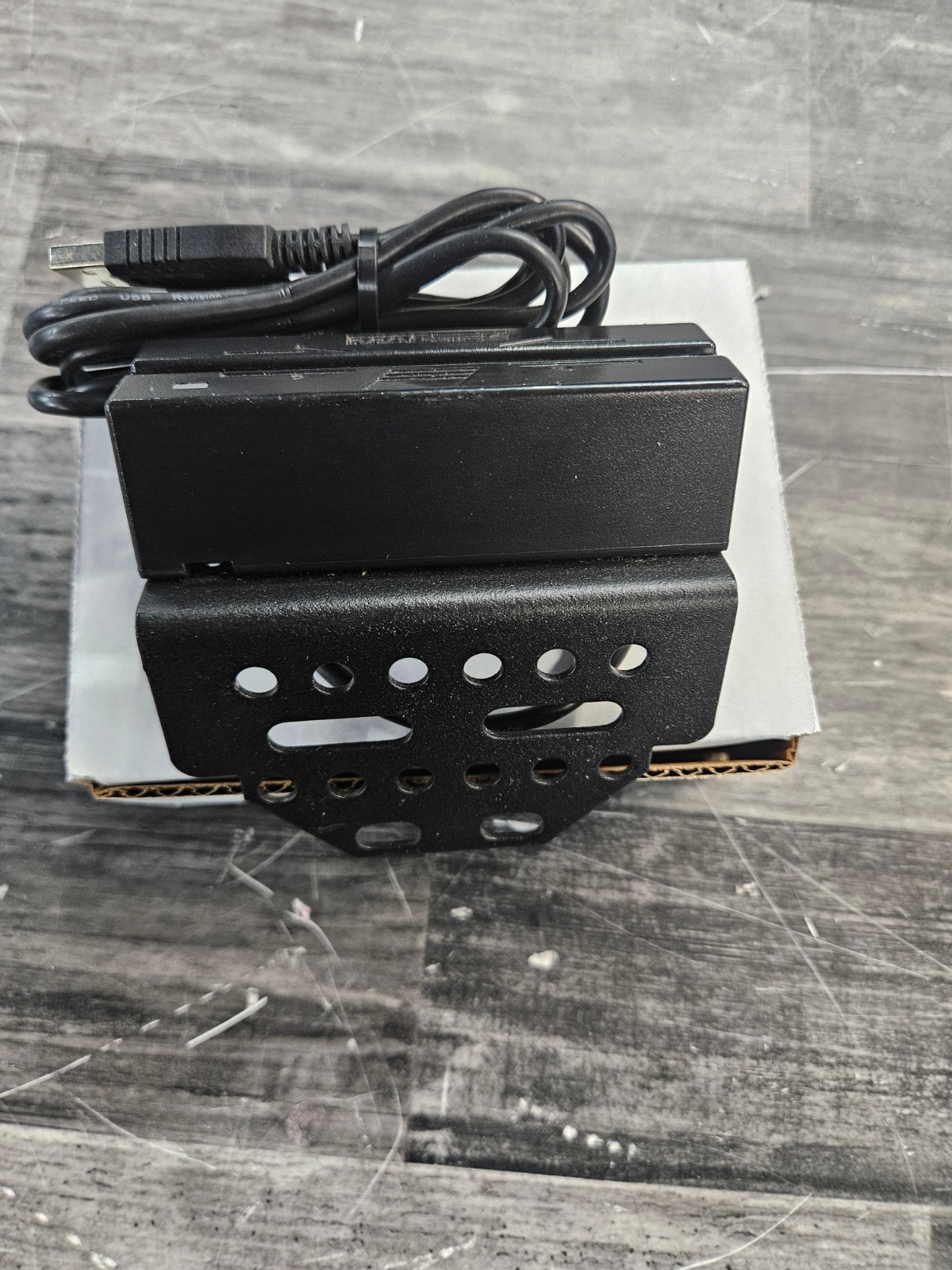 MAGTEK 21040140 USB MAGNETIC STRIP CARD READER WITH USB CABLE AND MOUNT