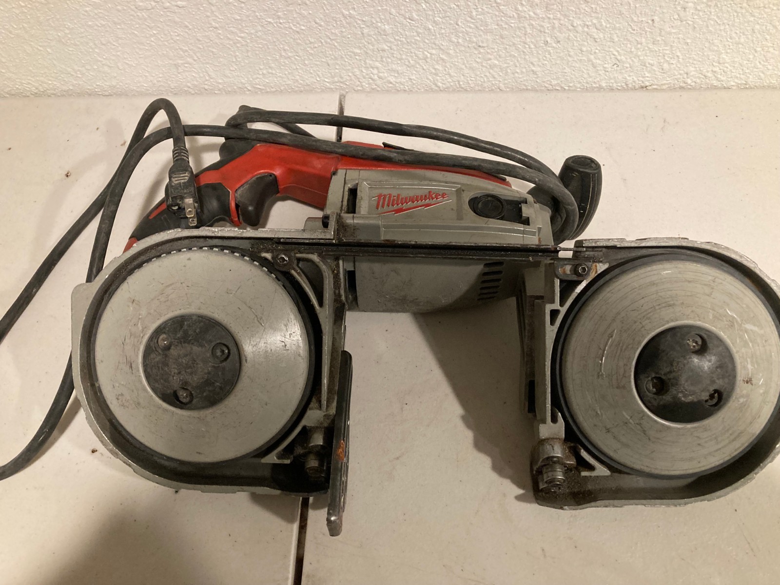 MILWAUKEE 6230N Deep Cut Bandsaw 120 Volt, Speed: 0-420 sfpm Variable