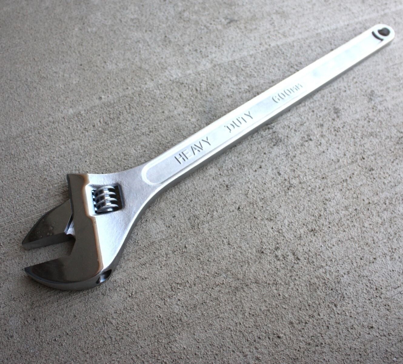 24" Adjustable Wrench 0-2-1/2" Wide Opening Jaw 24-in Hand Wrench
