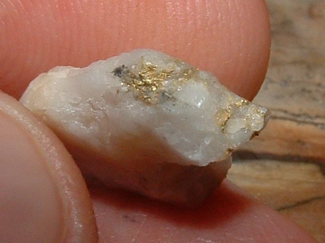 GOLD QUARTZ SPECIMEN 1.35 GRAM CALIFORNIA GOLD AND QUARTZ