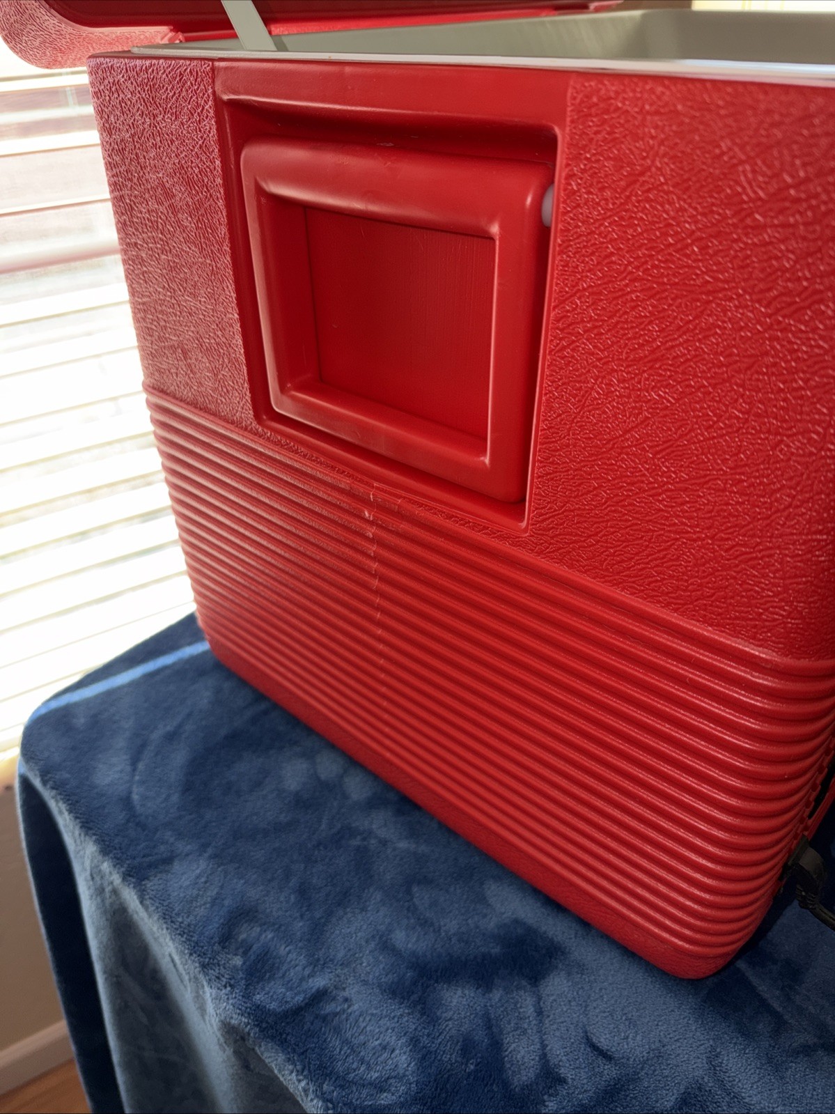 Marlboro Adventure Team coleman cooler chest. Beautiful Tested.