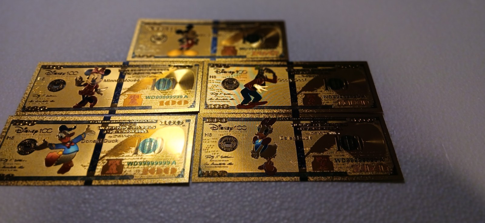 Lot of 80 novelty US coins and bills.