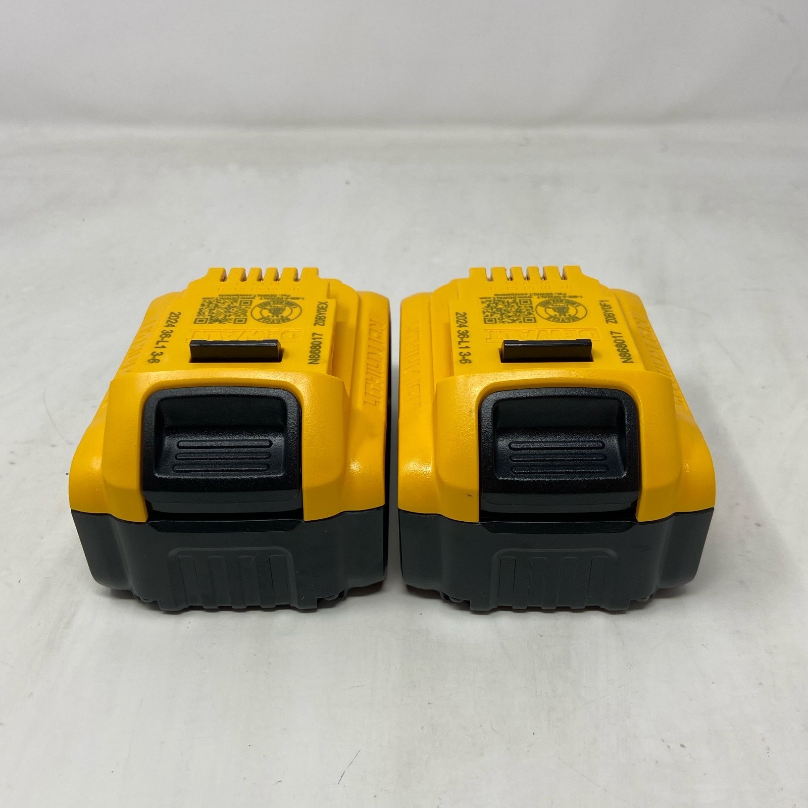 DEWALT XR 20V MAX 4.0Ah Lithium-Ion Batteries DCB204 2-Pack - Yellow/Black