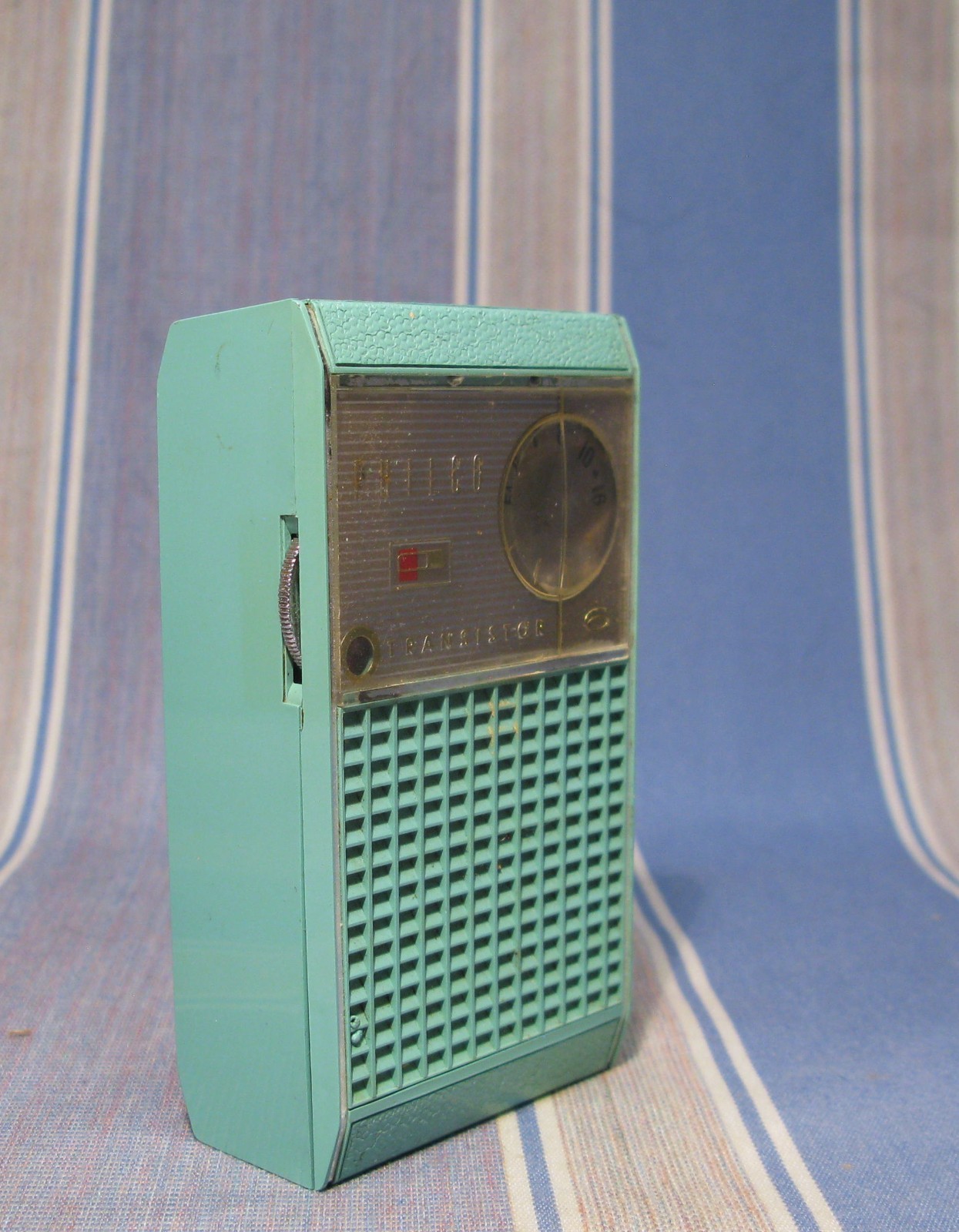 1960 Philco T66 Reverse Painted Transistor Radio Used