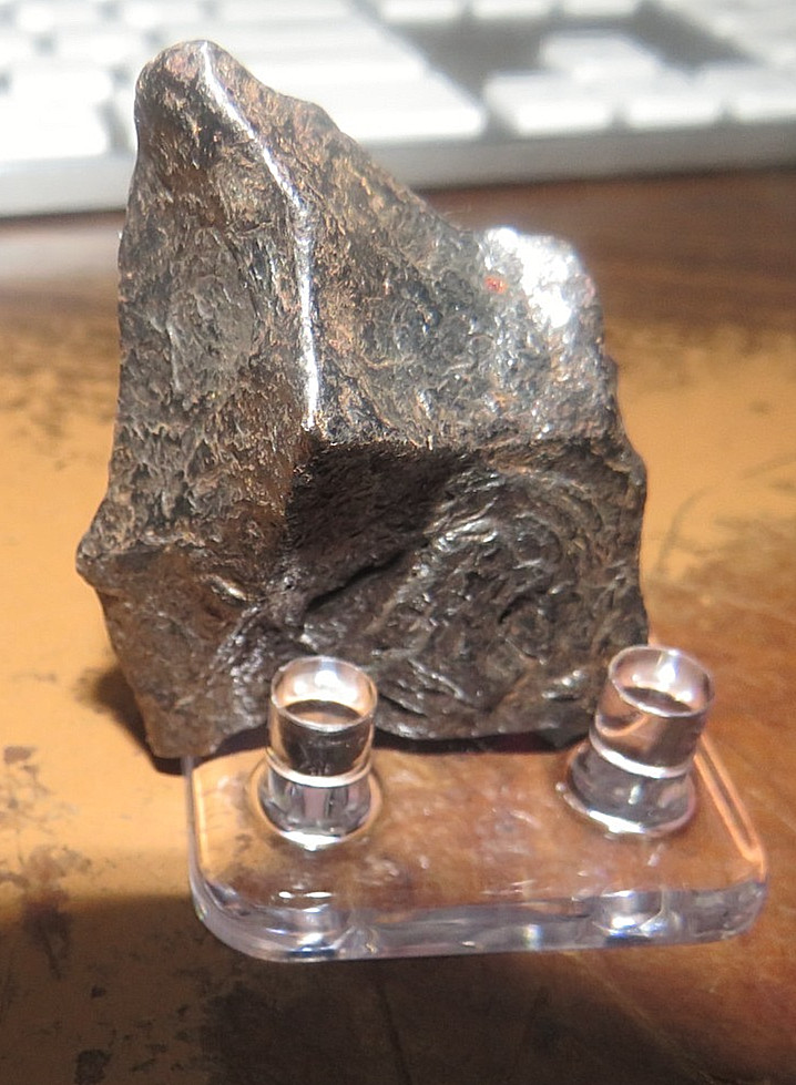 75 gm . CANYON DIABLO IRON METEORITE  TOP GRADE ARIZONA STAND USA