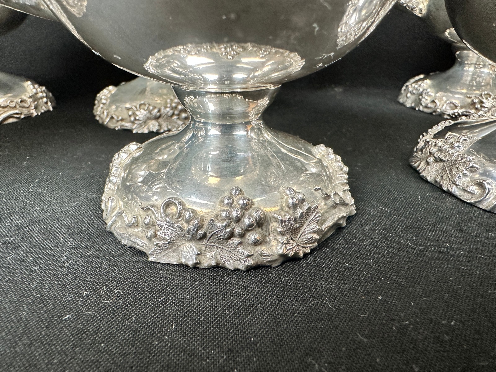 TEN Silverplate Punch Cups International Silver VINTAGE Pattern (Grapes) 3 1/2"
