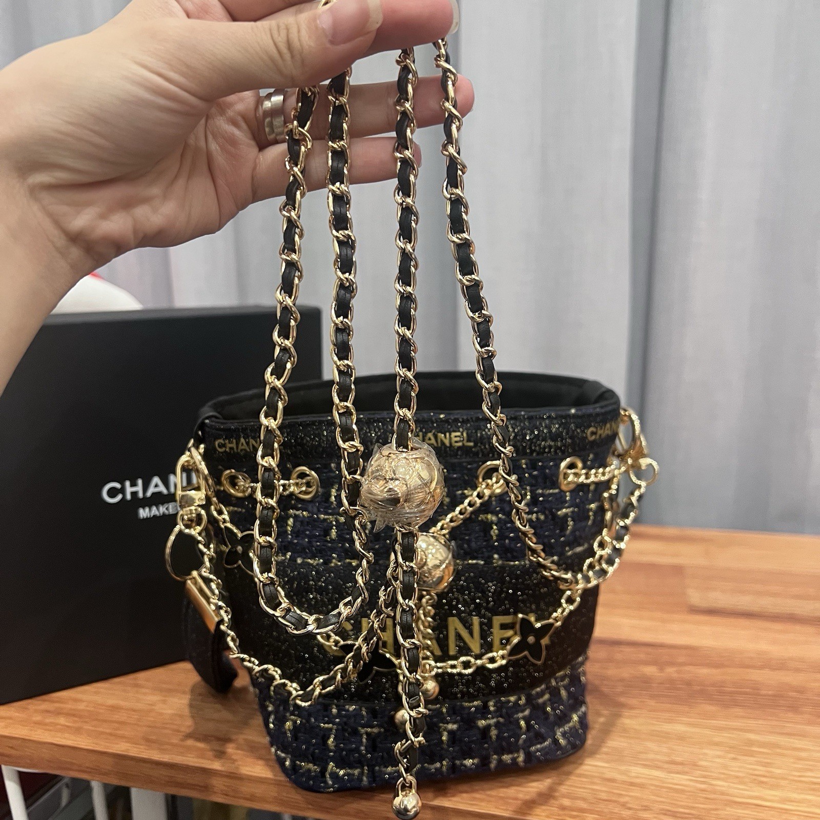 [AU STOCK] CC BEAUTY TWEED MAKEUP BUCKET BAG HOLIDAY WITH CHAIN GWP BLUE / BLACK