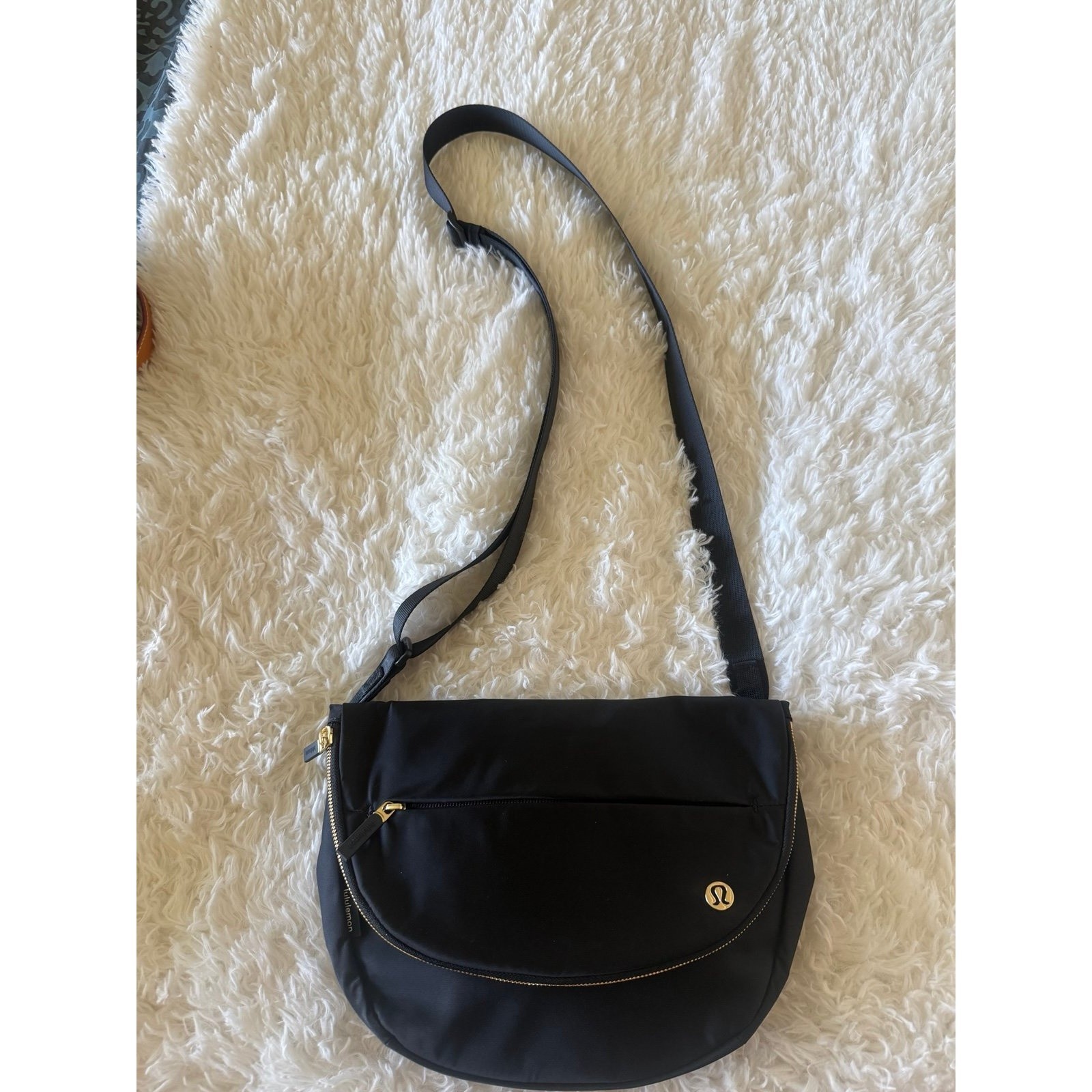 Lululemon All Night Festival Bag 5L Black Gold– Trendy Crossbody