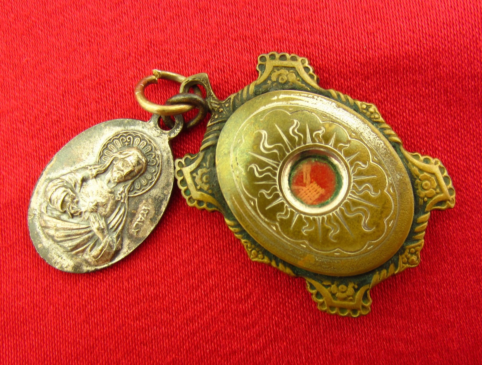 VINTAGE SAINT FRANCIS CABRINI RELIC MEDAL CATHOLIC RELIGIOUS LARGE PENDANT