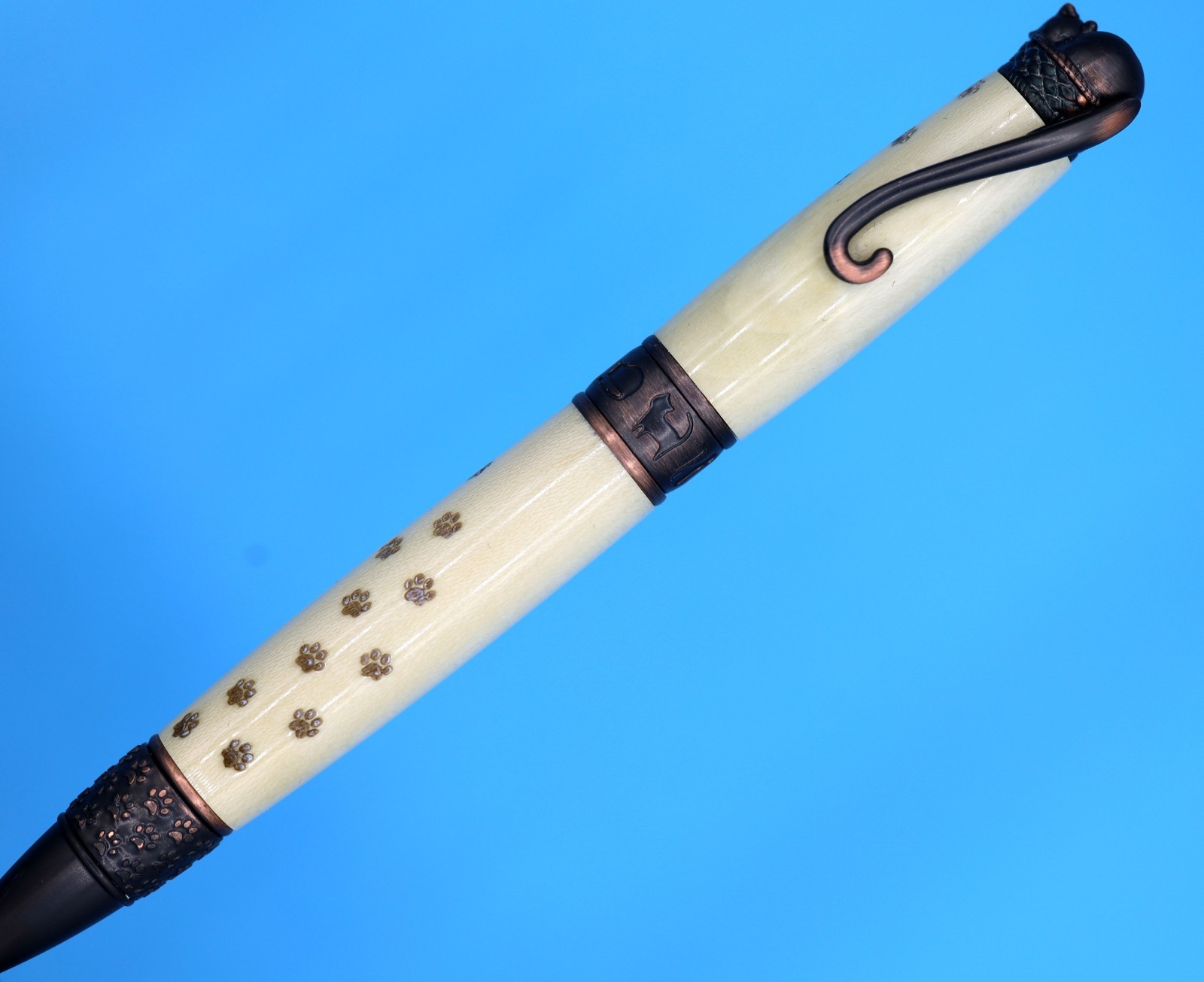 Handmade Holly Wood Cat Paw Ballpoint Pen – Twist Pen with Crafted Cat Paw Trail