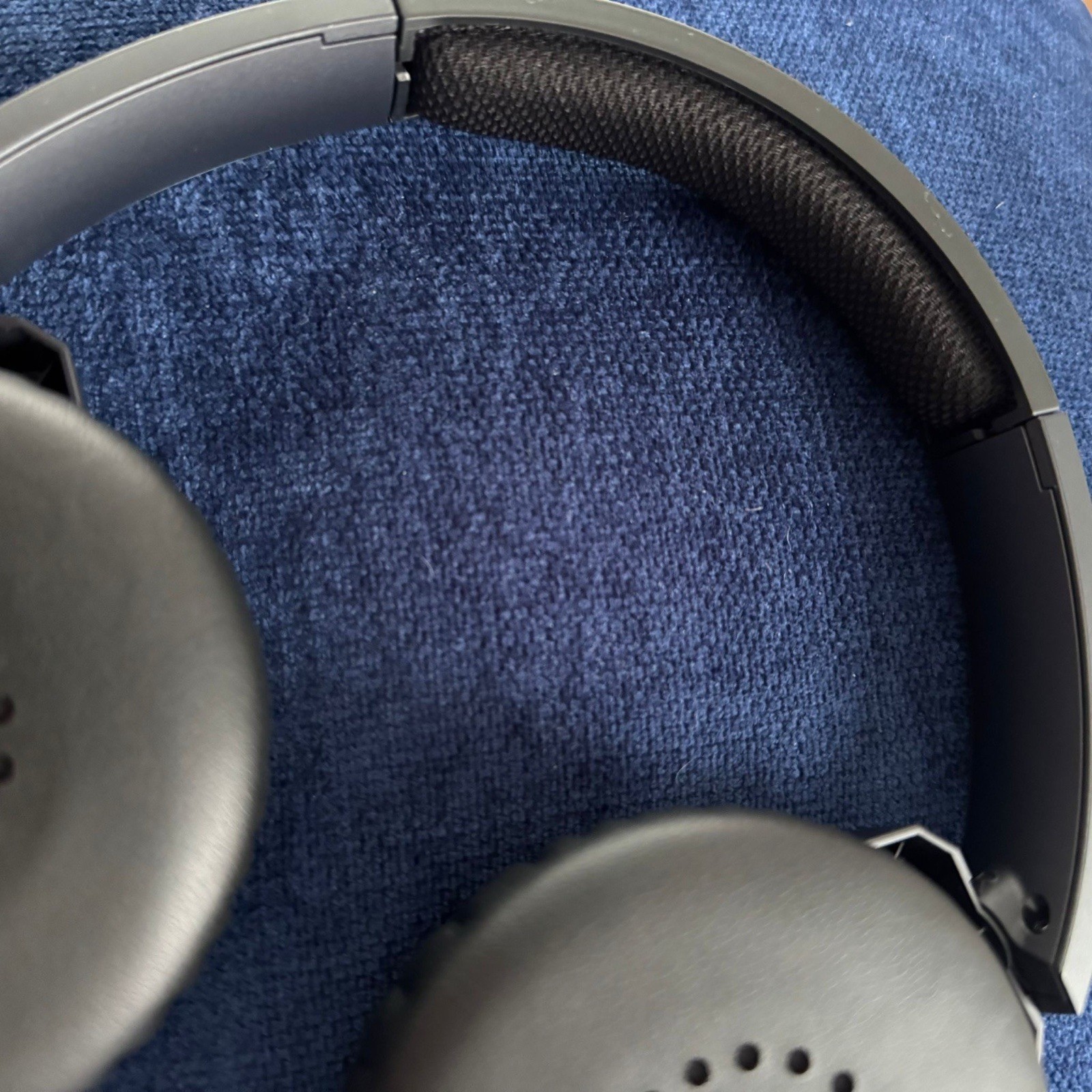 Cadillac Escalade V Wireless bluetooth headphones