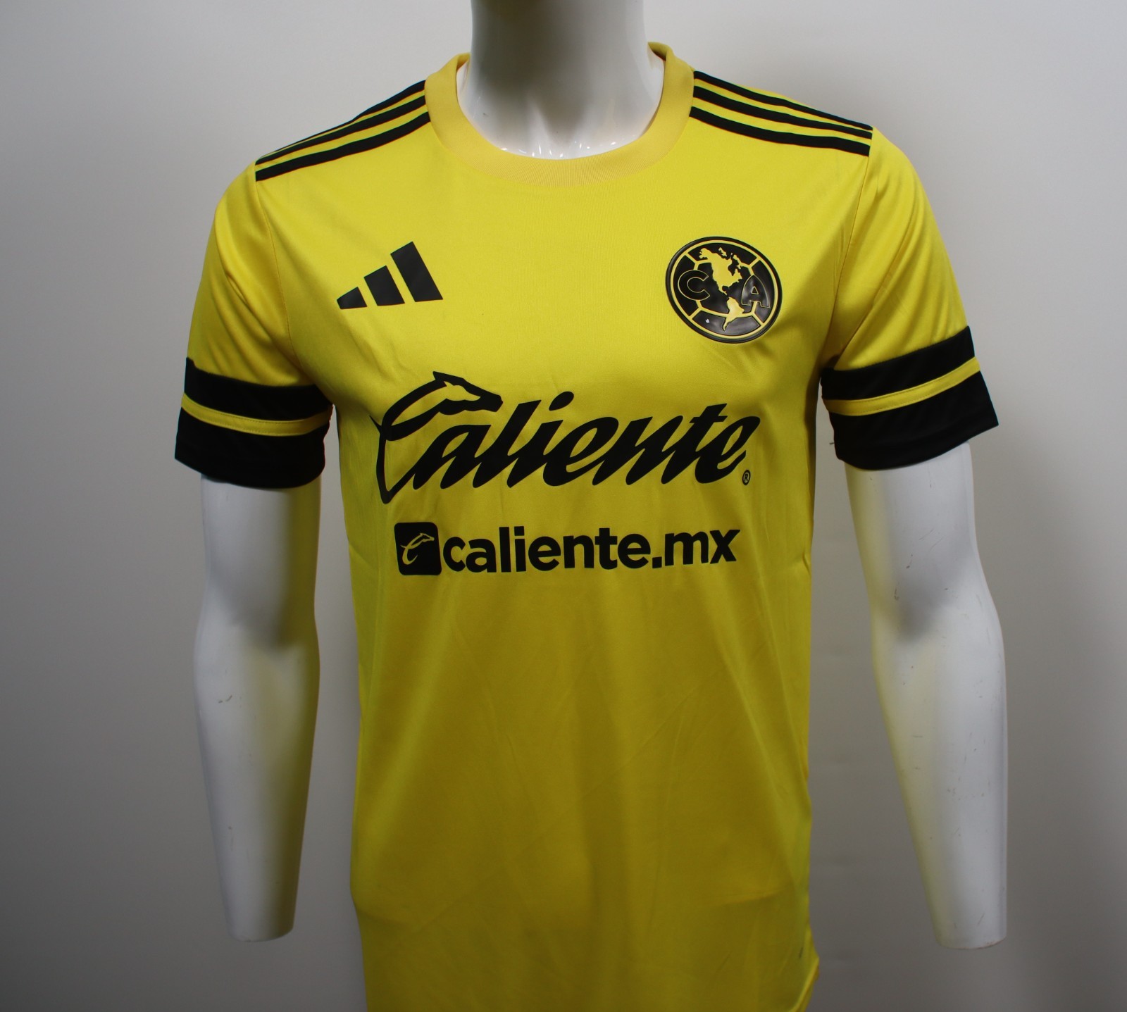 CLUB AMERICA ENTRENAMIENT 25/26  (TALLA REDUCIDA LEER LA DISCRIPCION)