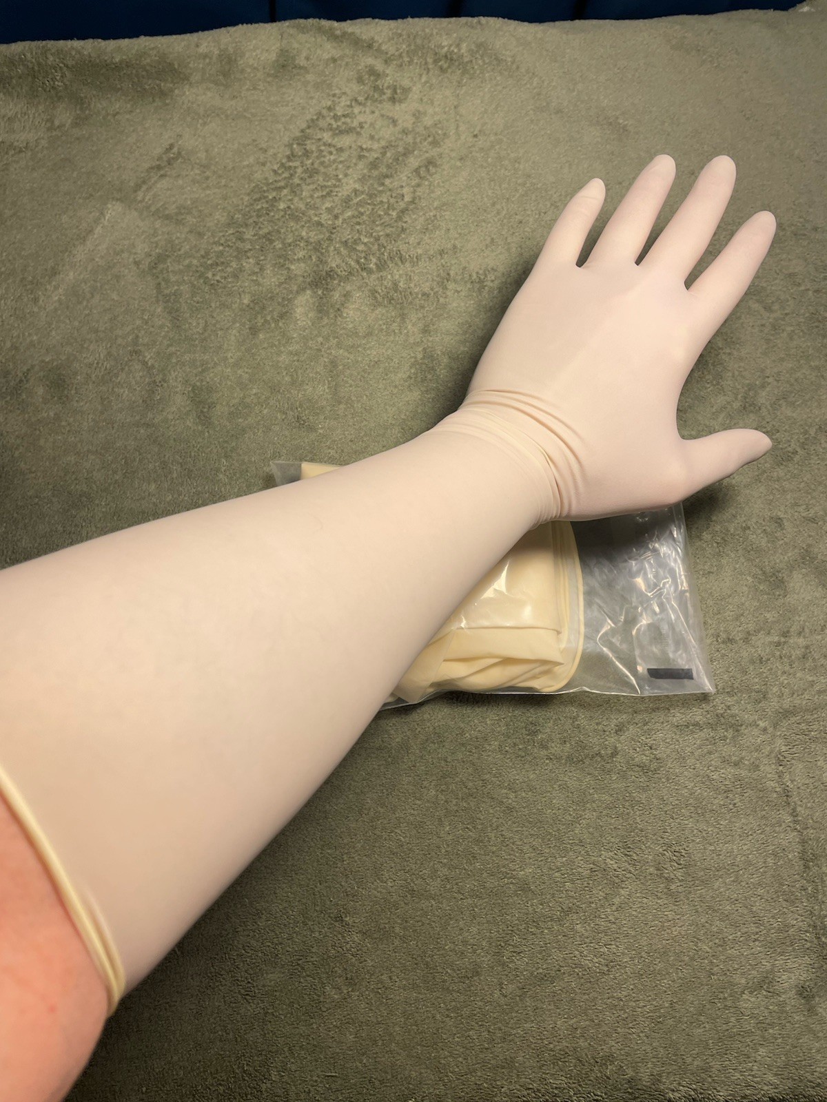 Elbow Length Latex Gloves, 9Mil, 19” Long Cuff, 10 Count 1 Pack, Size 7.5 Medium