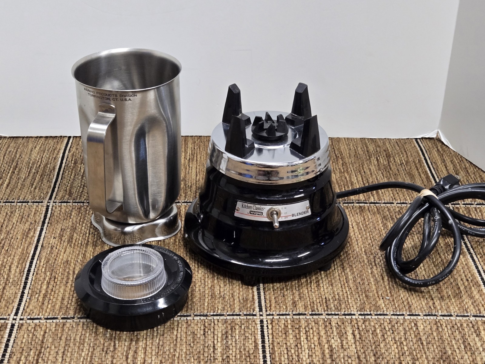 Waring Commercial Bar Blender, model 51bl27. 2 Speed. Stainless Container