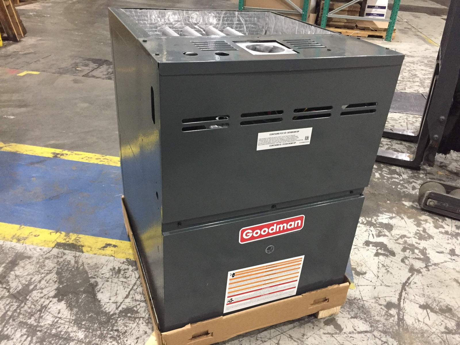 Goodman GMVC800805DX 80,000 BTU 2-Stg Up/Horizontal Comm Compat ECM Furnace 80%