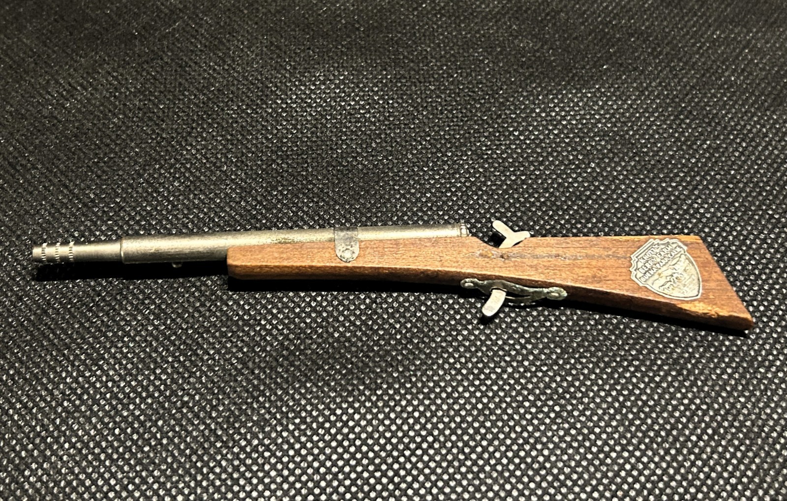 Vintage~Knott's Berry Farm Souvenir Cowboy Rifle Toy~Retractable Mechanism~Works