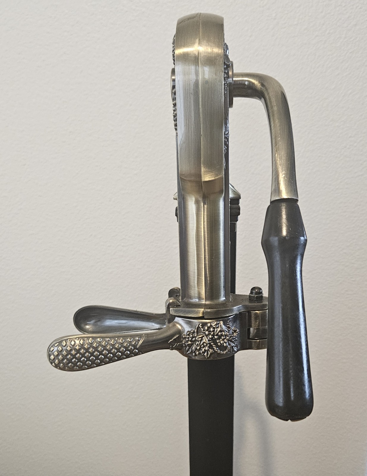 Large Grand Reserve table top wine bottle opener