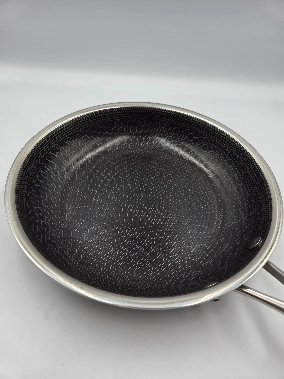 HexClad 8" Round Hybrid Stainless Steel Frying Pan Skillet Nonstick No Lid