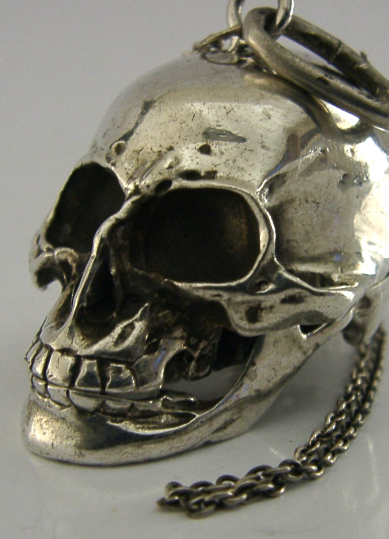 HEAVY 34g NOVELTY STERLING SILVER SKULL BOX c1980