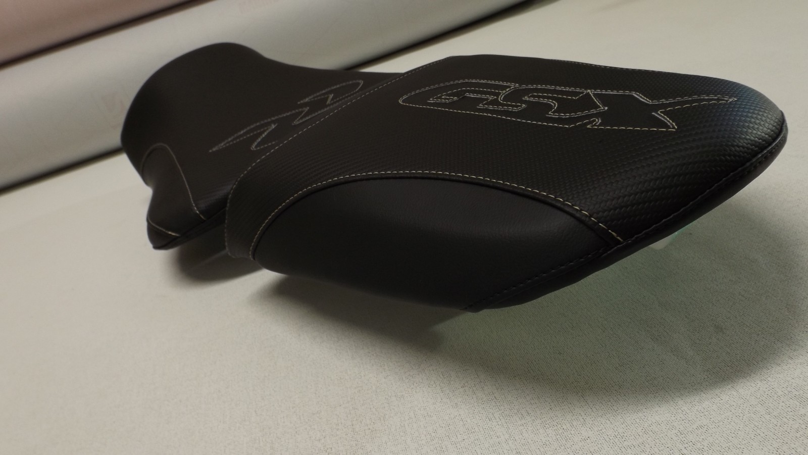 SUZUKI GSX-R 600 750 FRONT& REAR SEAT COVERS 04 05 BLACK CARBON FIBER TEXTURE