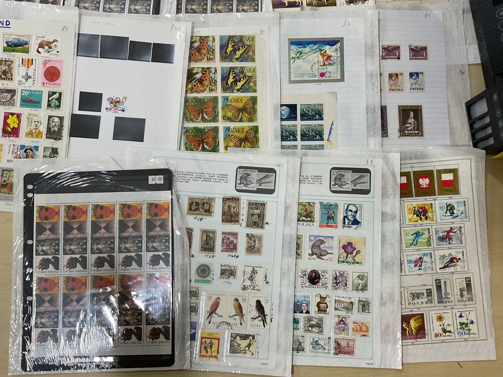 Poland stamps. Ex dealer leaves. Mint/Used. Vintage to modern. 1.8kg G101