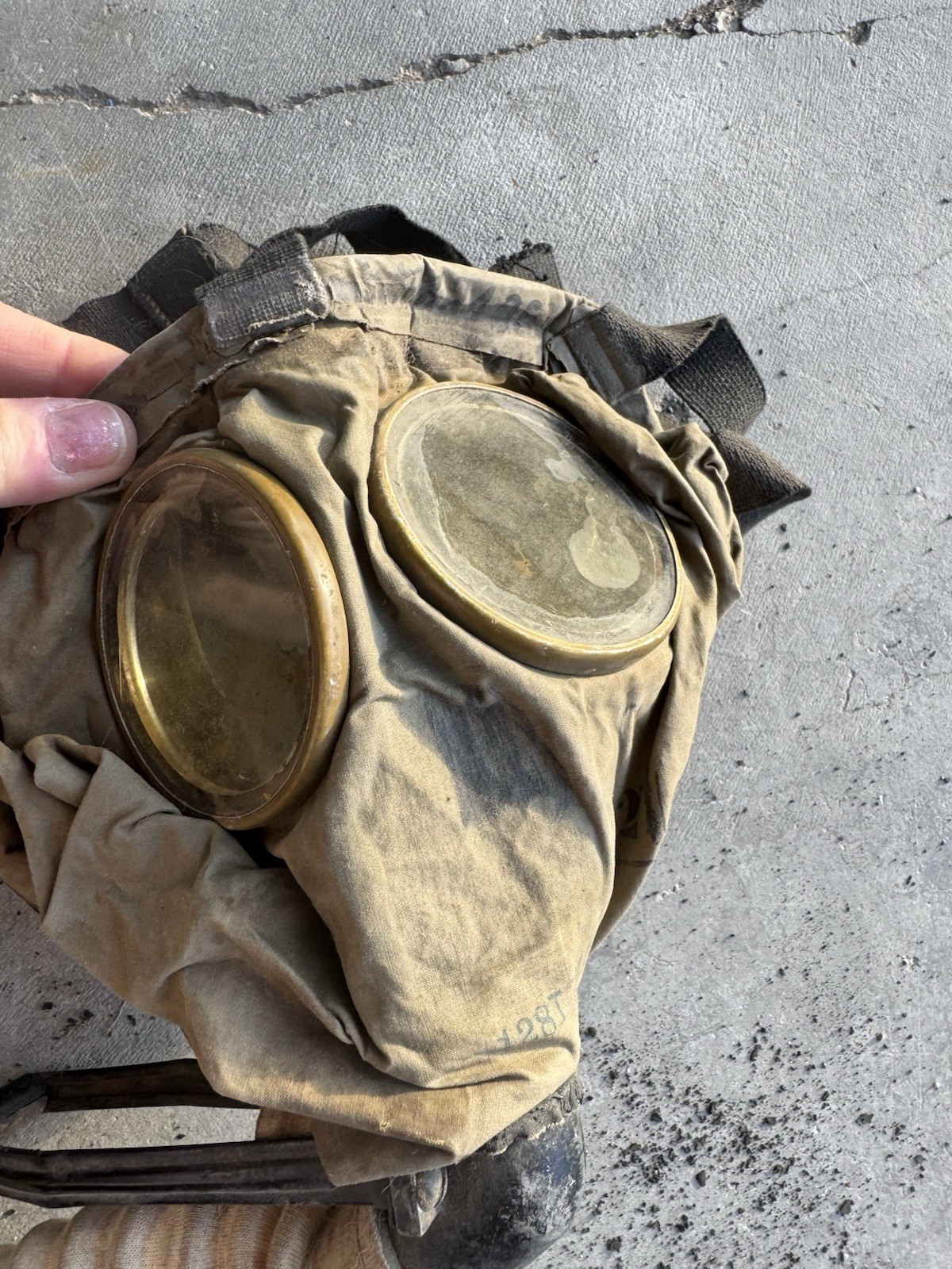 Vintage Dutch commercial Model 128 gas mask For Rehab Display 1930’s Rehab