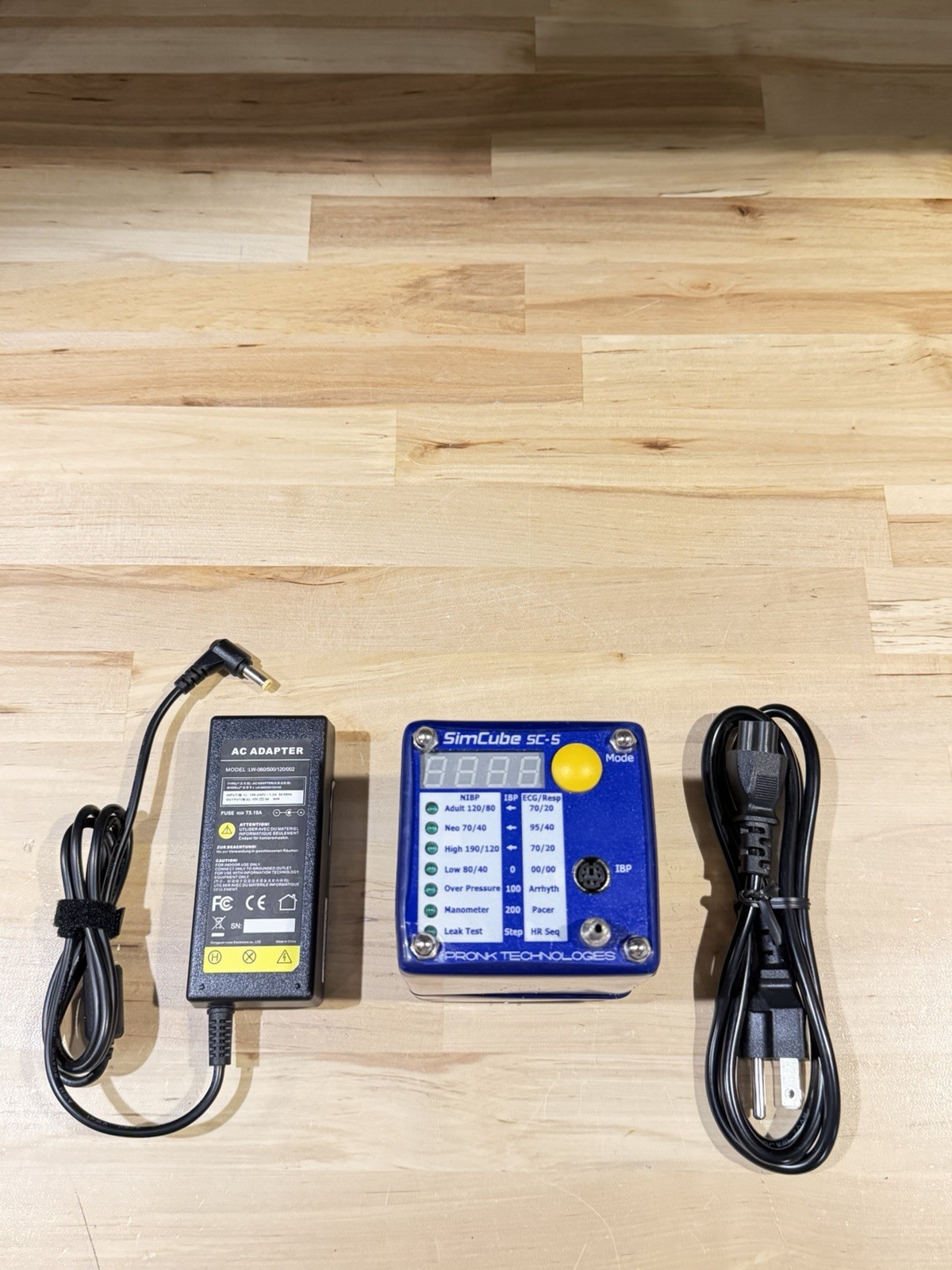 PRONK TECHNOLOGIES SIMCUBE SC-5 PATIENT SIMULATOR W/CHARGER (TESTED)