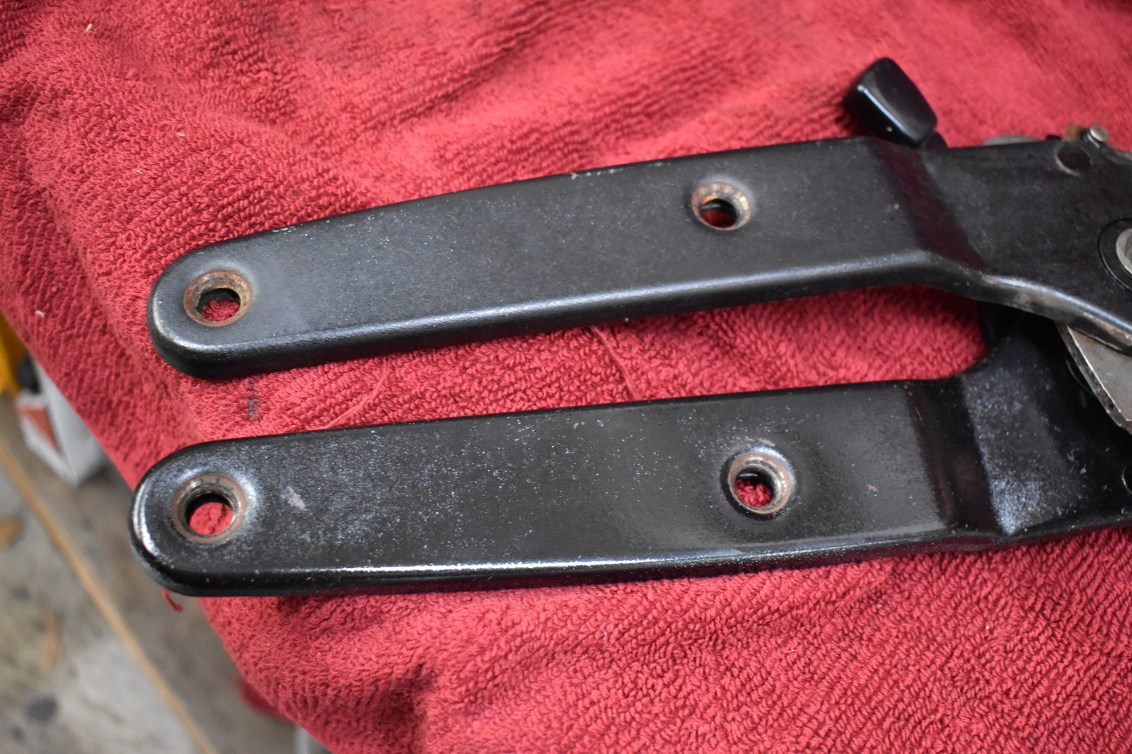 72-76 Datsun 240Z 260Z 280Z LH + RH driver passenger seat hinge set OEM used