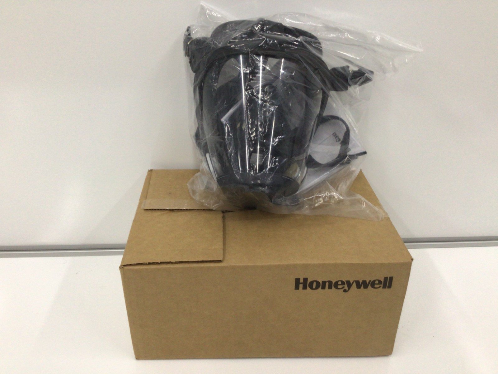 Honeywell North RU65001L Full Face Respirator Large Threaded